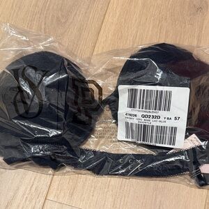 Victoria’s Secret Navy Blue Lace Push-Up Bra